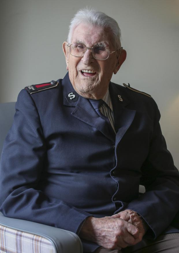 Ve day resident