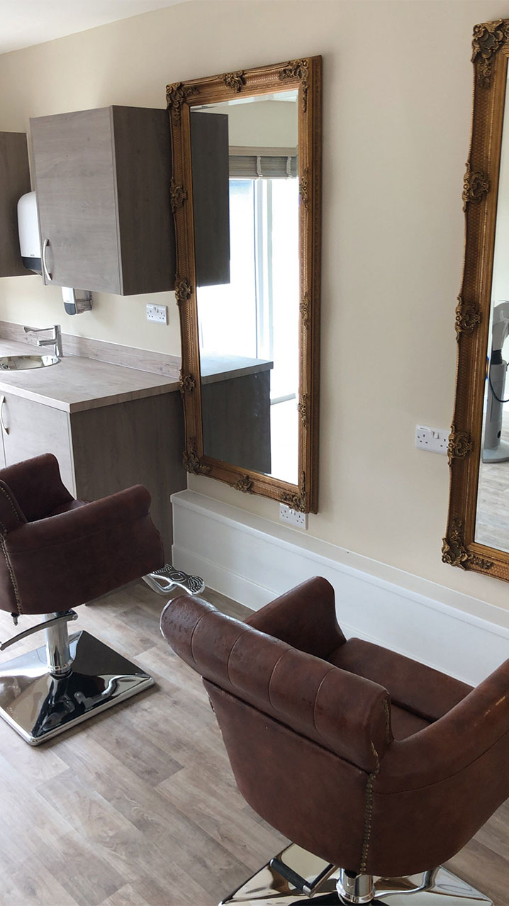 salon facing facing mirrors